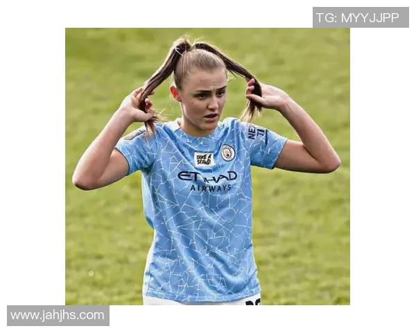 40岁高龄足球明星依然闪耀赛场挑战年轻球员的极限与激情